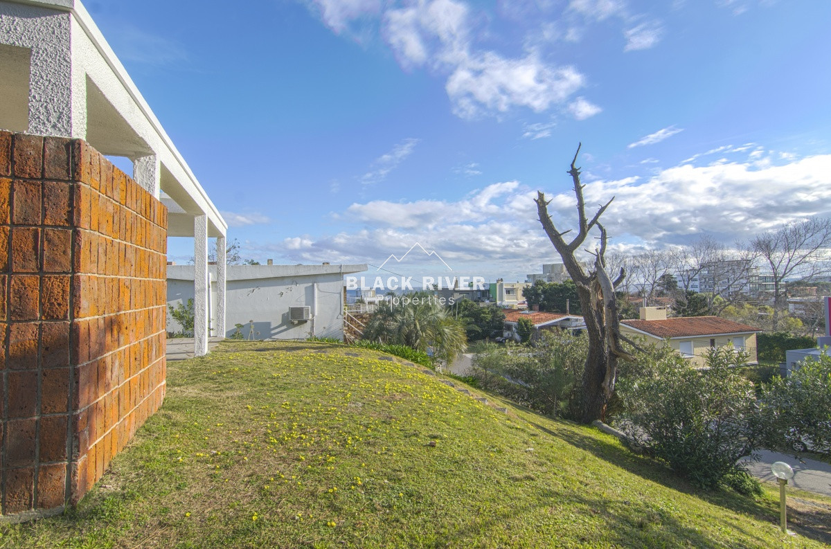 Casa ID.63908 - Oportunidad casa con vista al mar en venta playa mansa Punta del Este