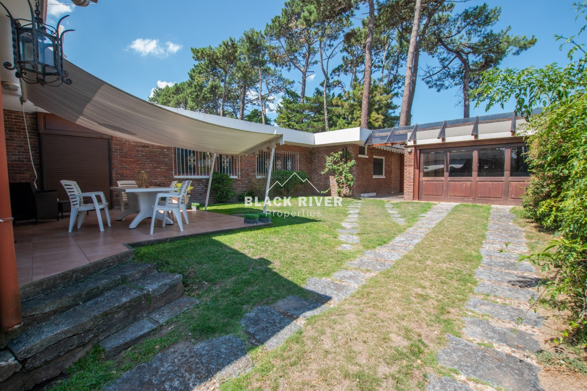 Casa ID.65945 - Casa en venta 3 dormitorios en la mansa cerca del mar. 