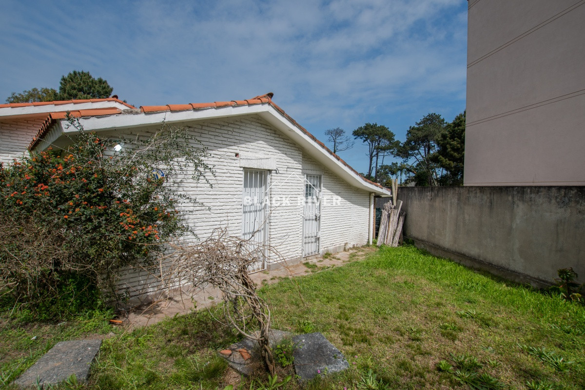 Casa ID.65628 - Vendo casa 2 dormitorios en esquina San Rafael, amplio terreno