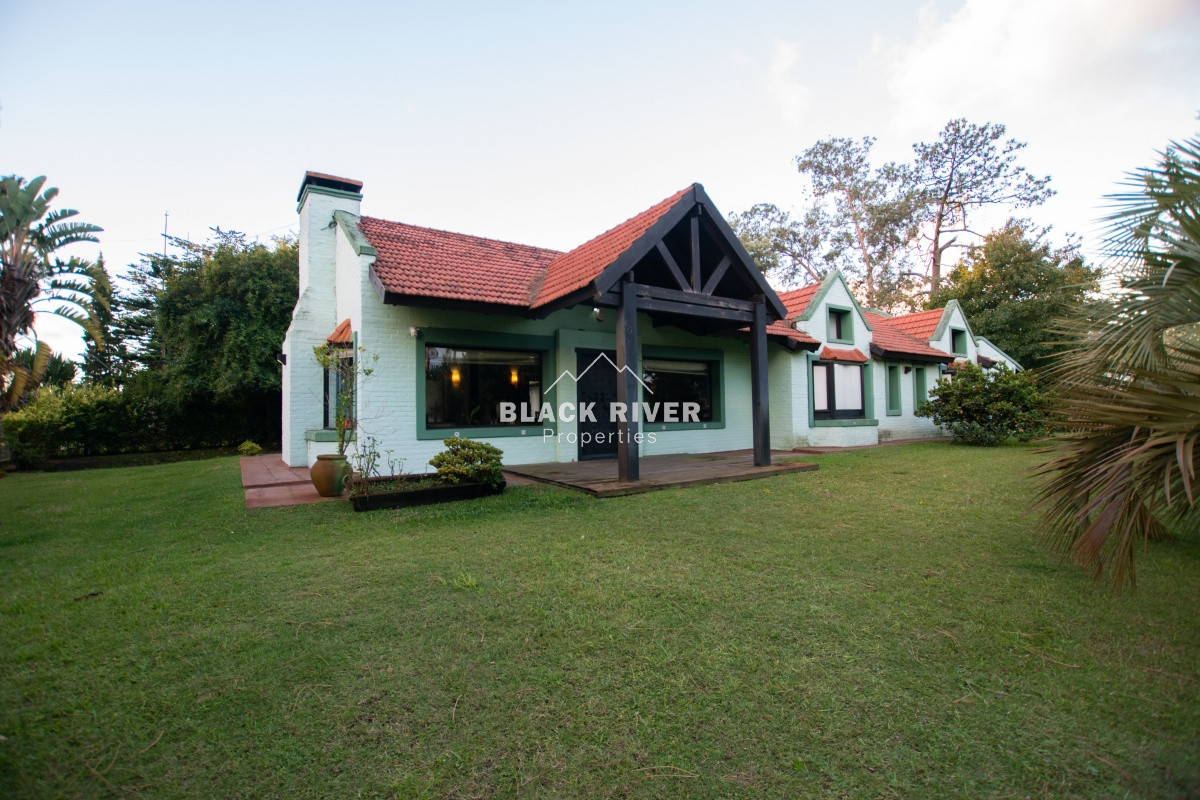 Casa ID.42 - Venta Casa de 4 dormitorios Lugano Punta del Este 