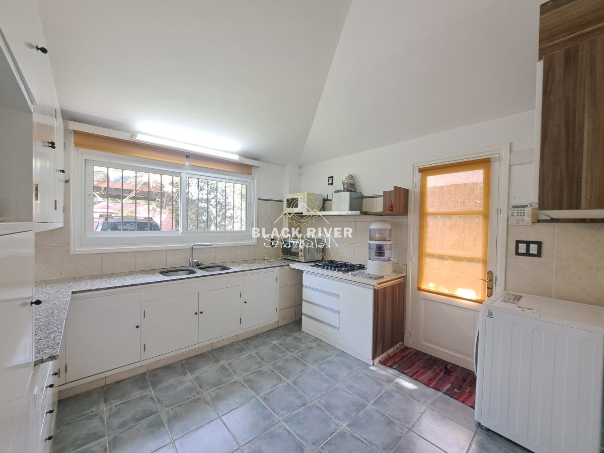 Casa ID.66788 - Casa con piscina en alquiler  4 dormitorios Playa Mansa - Punta del Este