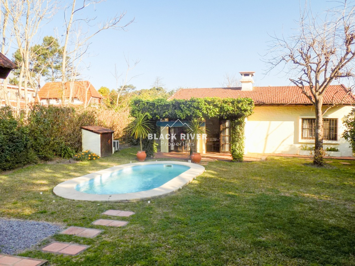 Casa ID.60468 - Casa de 3 dormitorios con piscina en venta Playa Mansa Punta del Este