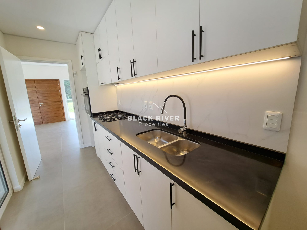 Casa ID.66431 - Casa Moderna en venta barrio Golf  Punta del Este