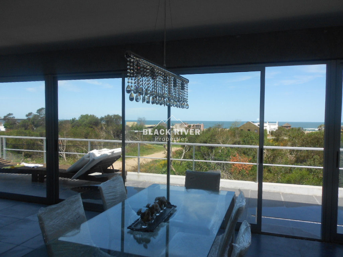 Casa ID.61161 - MODERNA CASA EN VENTA DE 3 DORMITORIOS A METROS DEL MAR
