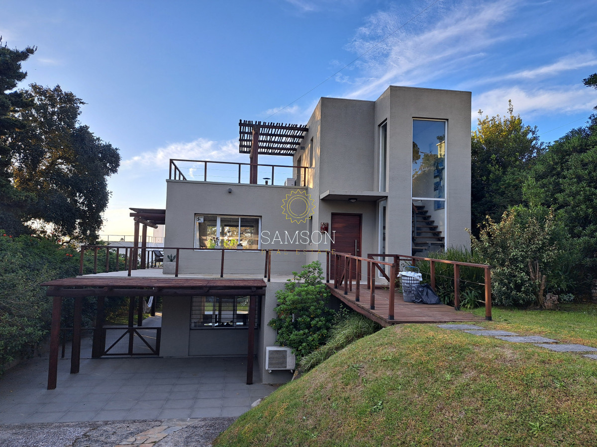Casa ID.66989 - Casa Moderna en venta a pasos del mar en Playa Solanas Punta ballena uruguay
