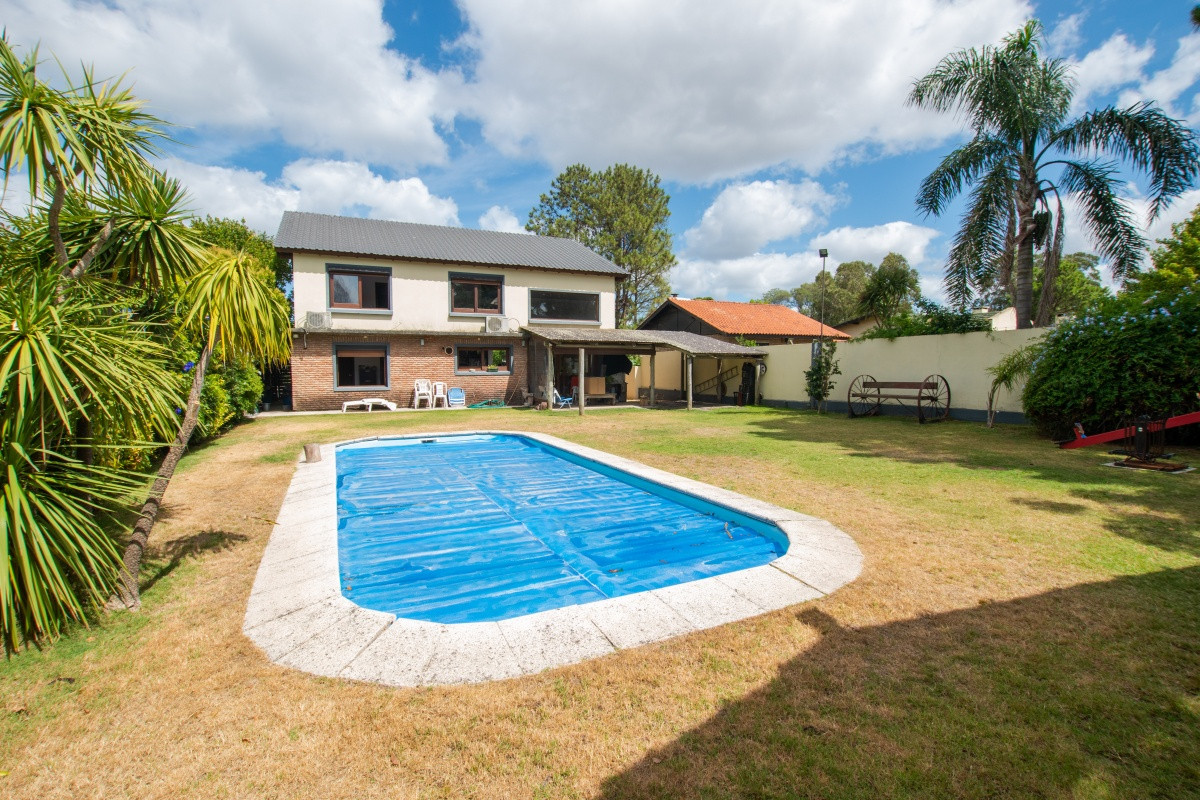 Casa ID.58872 - Venta casa de 5 dormitorio con piscina en Pinares. 