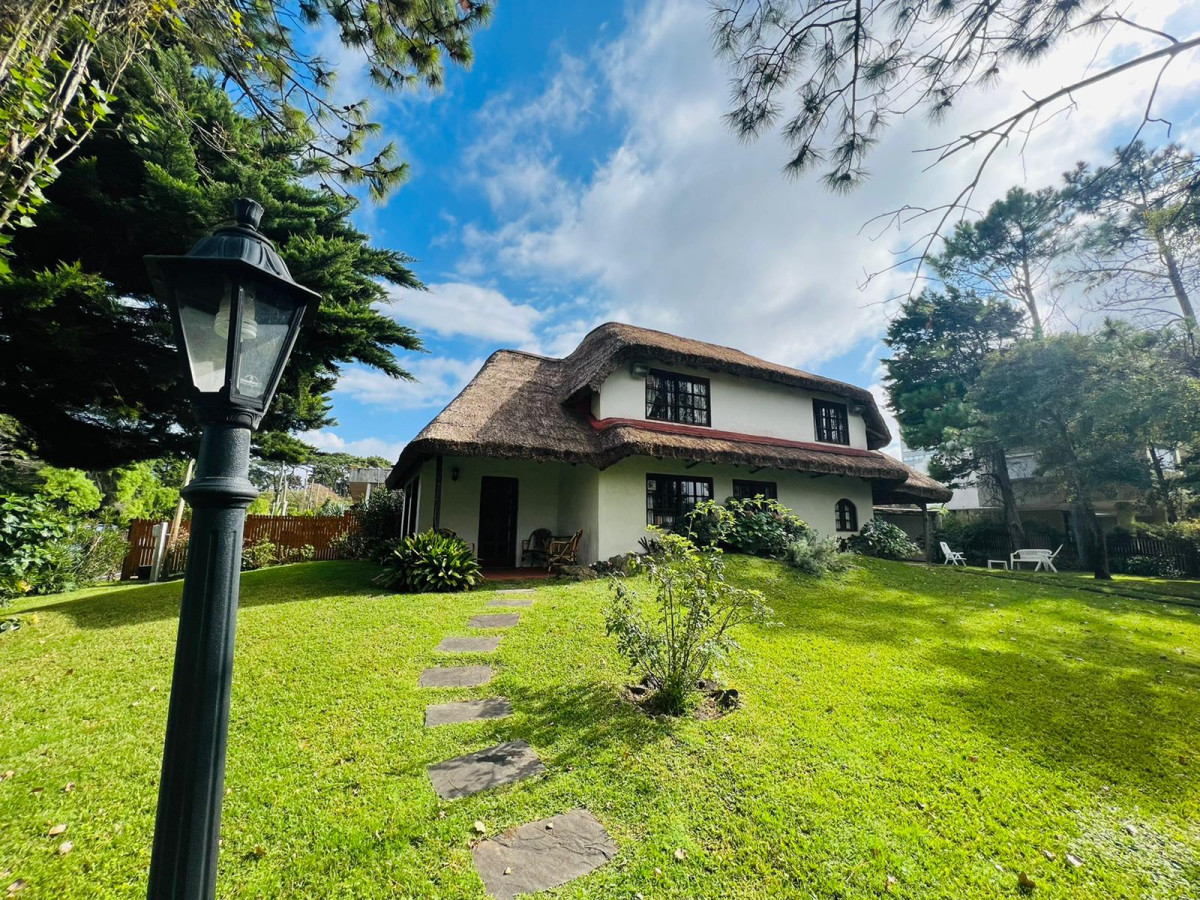Casa ID.65359 - Venta Casa de 4 dormitorios en Aidy Grill, 200 mts del Mar playa brava Punta del Este