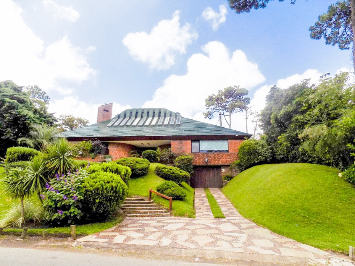 Casa ID.58797 - Casa en venta 5 dormitorios barrio Cantegril, Punta del Este