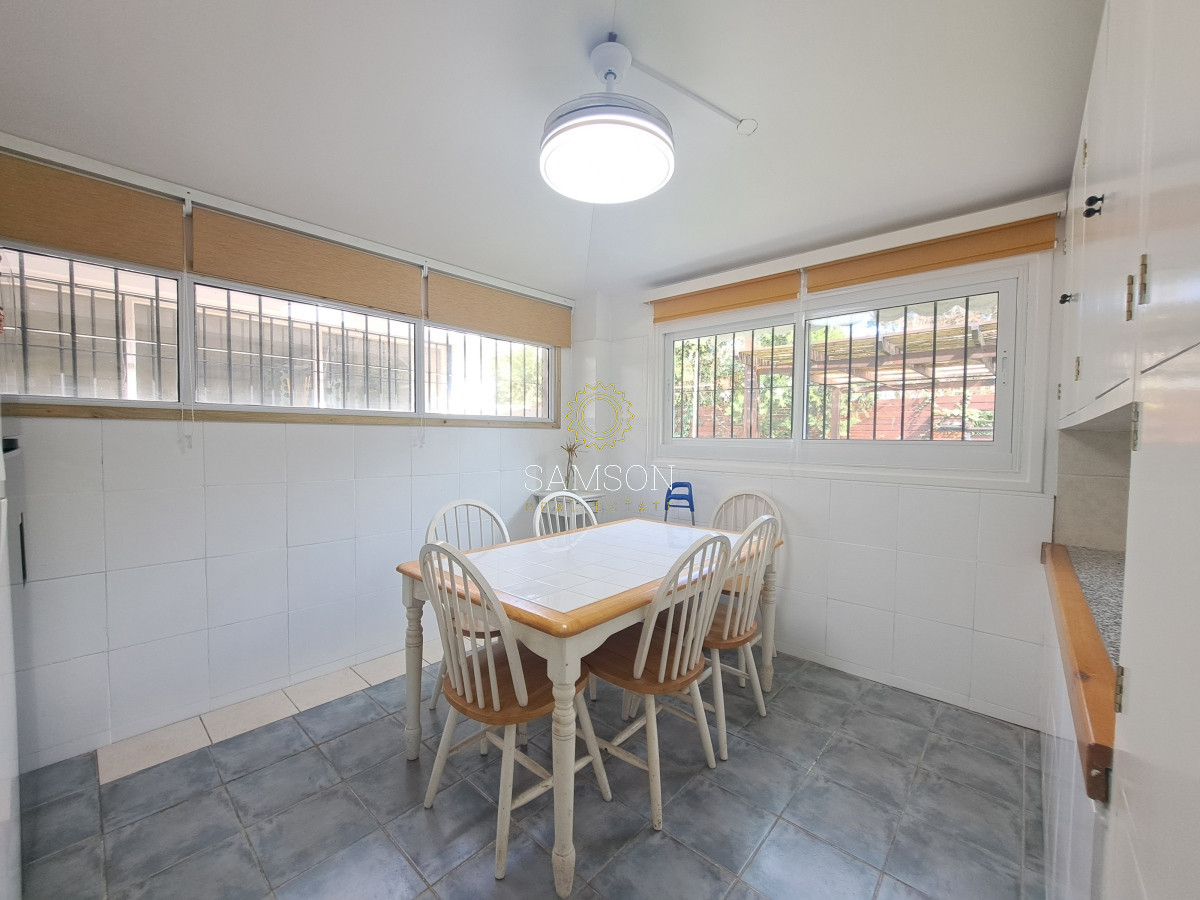 Casa ID.66788 - Casa con piscina en alquiler  4 dormitorios Playa Mansa - Punta del Este