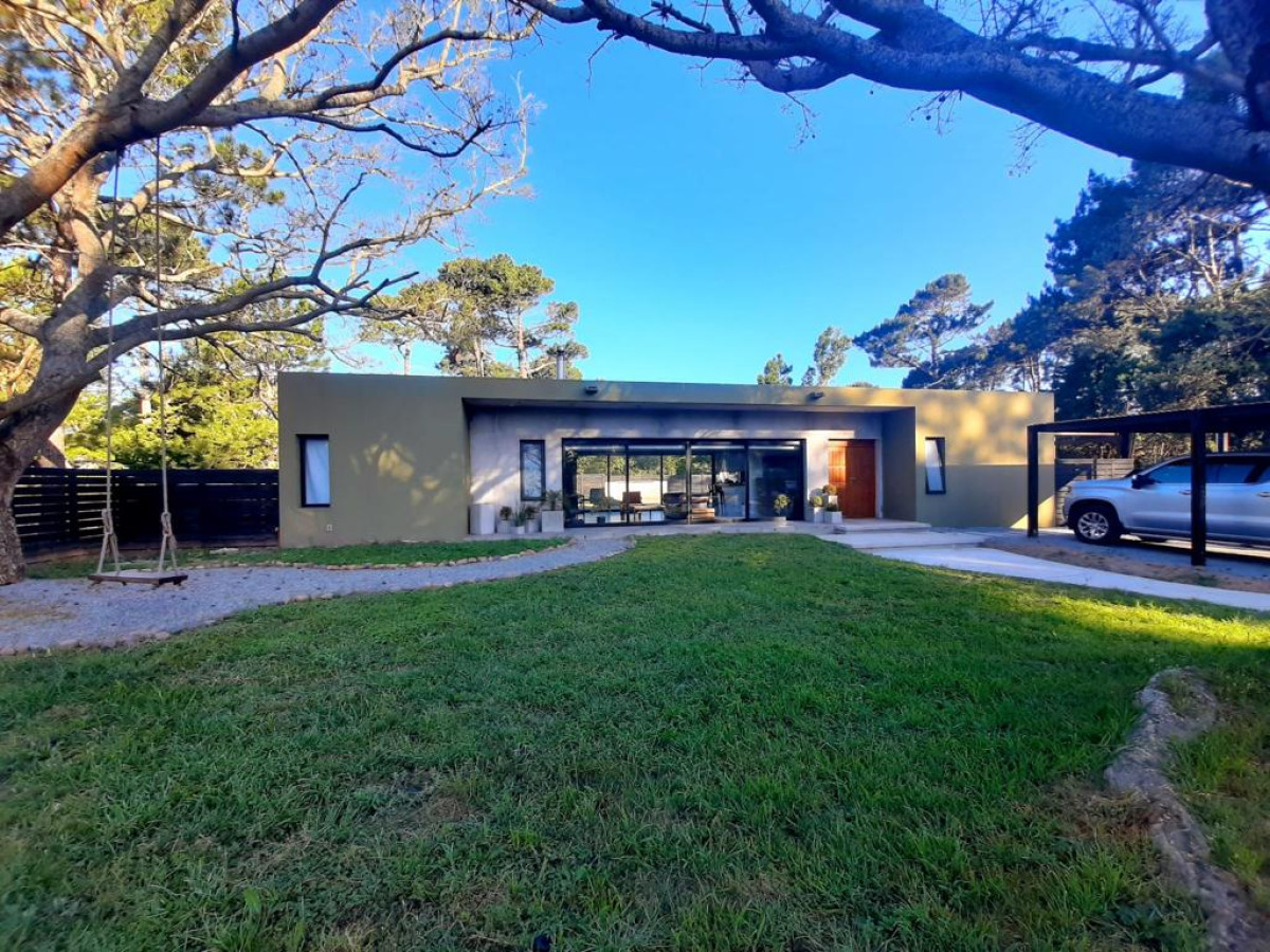 Casa ID.65960 - Venta casa 3 dormitorios en Beverly Hills con piscina climatizada. 