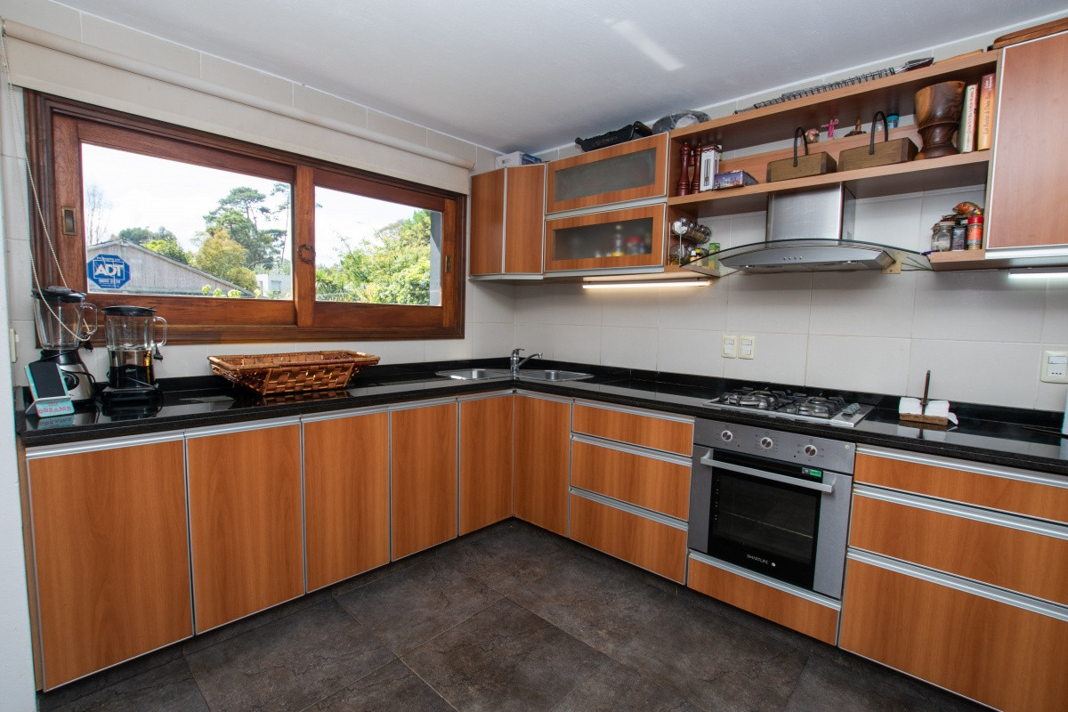 Casa ID.58872 - Venta casa de 5 dormitorio con piscina en Pinares. 