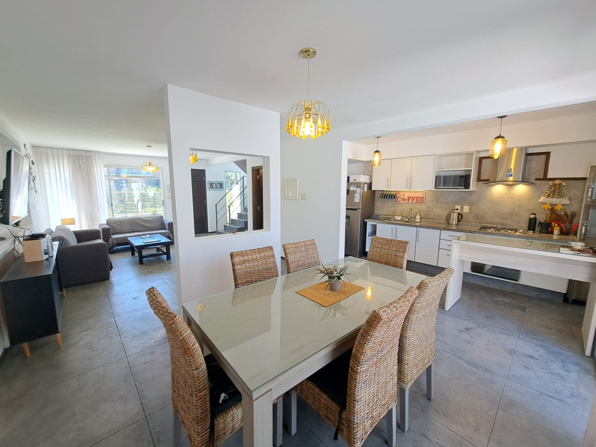 Casa ID.66402 - ALQUILER TEMPORAL DE CASA DE 3 DORMITORIOS Y 3 BAÑOS, PLAYA MANSA PUNTA DEL ESTE 