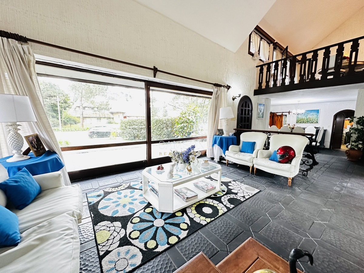 Casa ID.66957 - Casa en venta 4 dormitorios en  Lugano Punta del Este