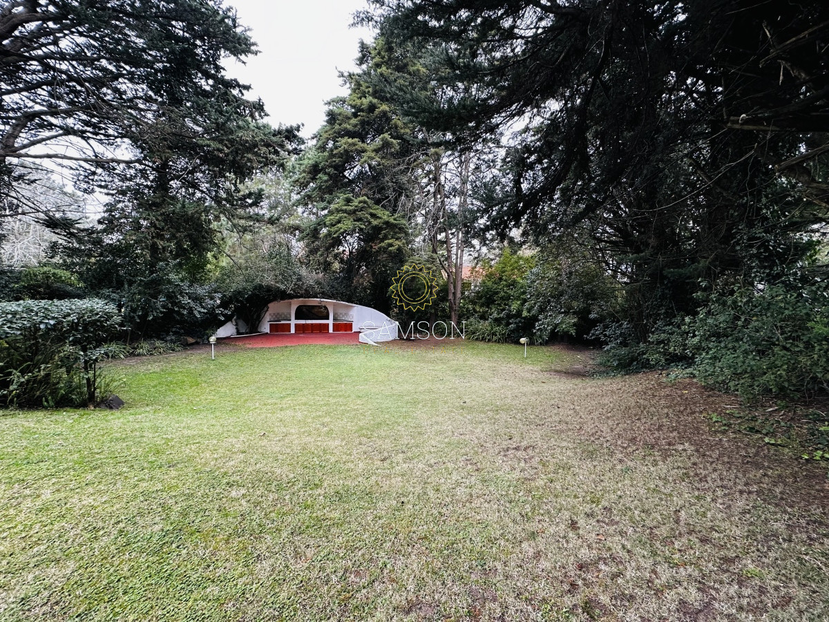Casa ID.66957 - Casa en venta 4 dormitorios en  Lugano Punta del Este