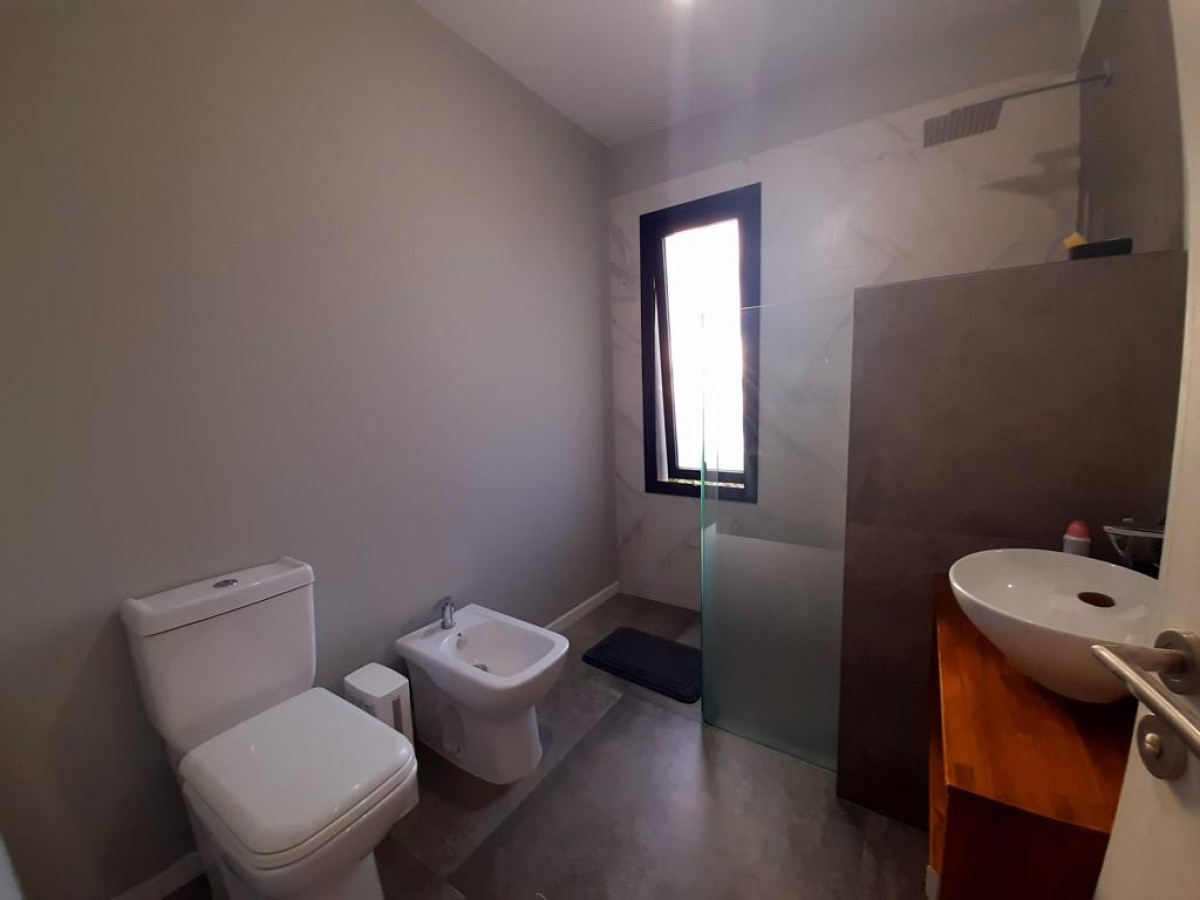 Casa ID.65960 - Venta casa 3 dormitorios en Beverly Hills con piscina climatizada. 