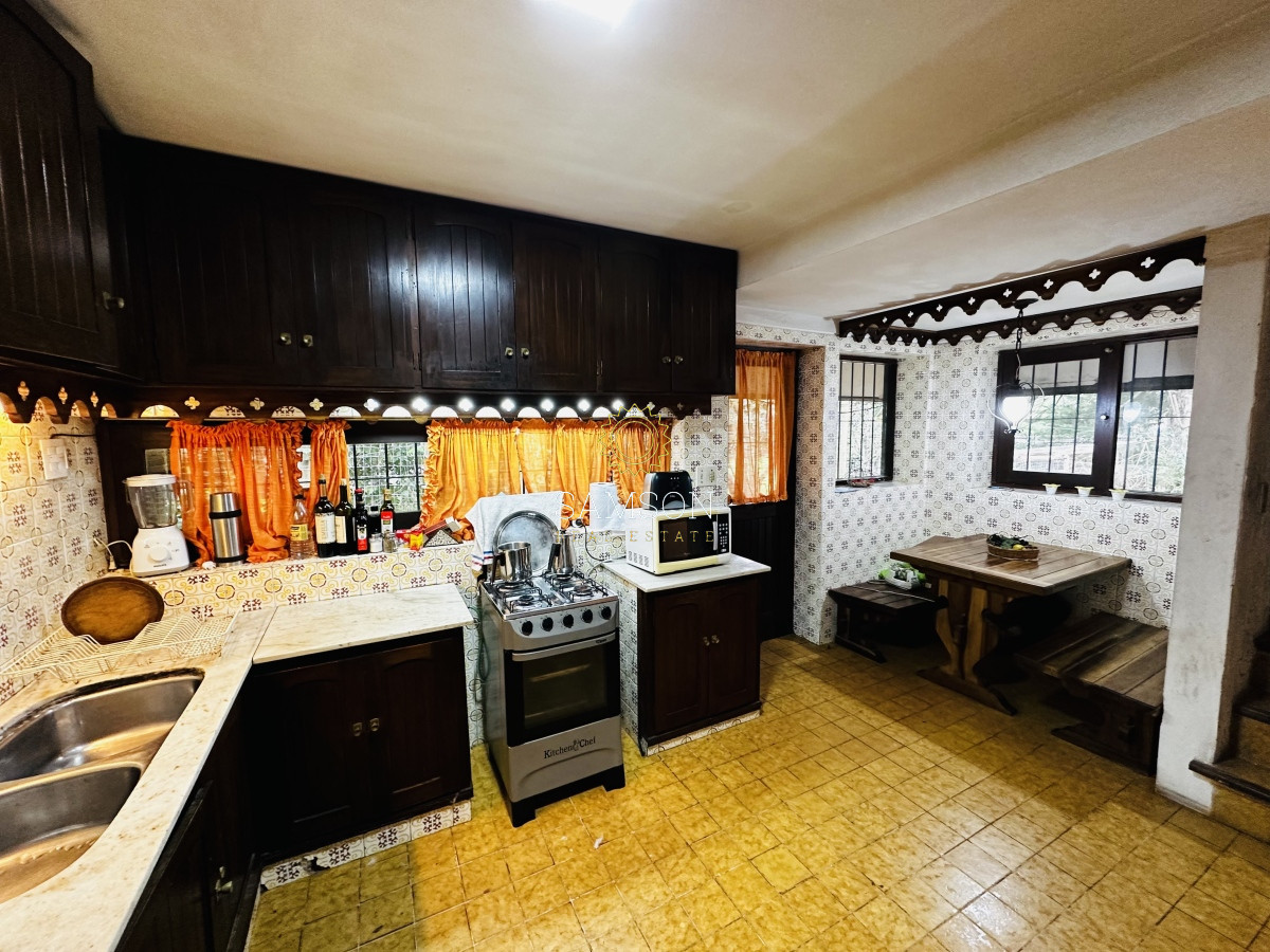 Casa ID.66957 - Casa en venta 4 dormitorios en  Lugano Punta del Este