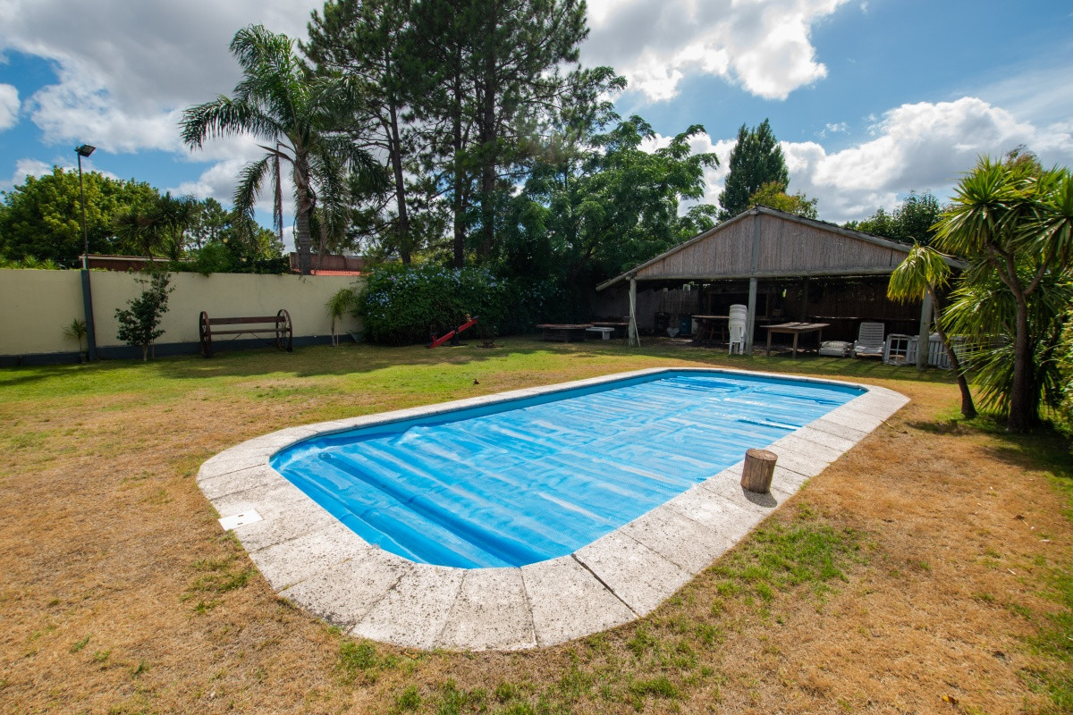 Casa ID.58872 - Venta casa de 5 dormitorio con piscina en Pinares. 