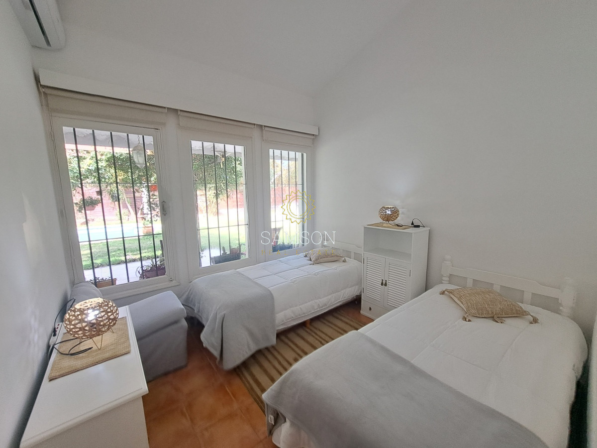 Casa ID.66788 - Casa con piscina en alquiler  4 dormitorios Playa Mansa - Punta del Este