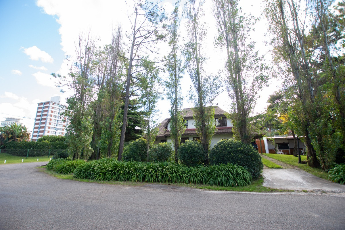 Casa ID.65359 - Venta Casa de 4 dormitorios en Aidy Grill, 200 mts del Mar playa brava Punta del Este