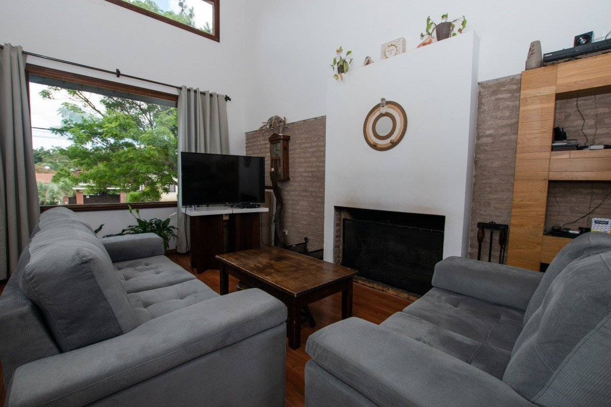Casa ID.58872 - Venta casa de 5 dormitorio con piscina en Pinares. 