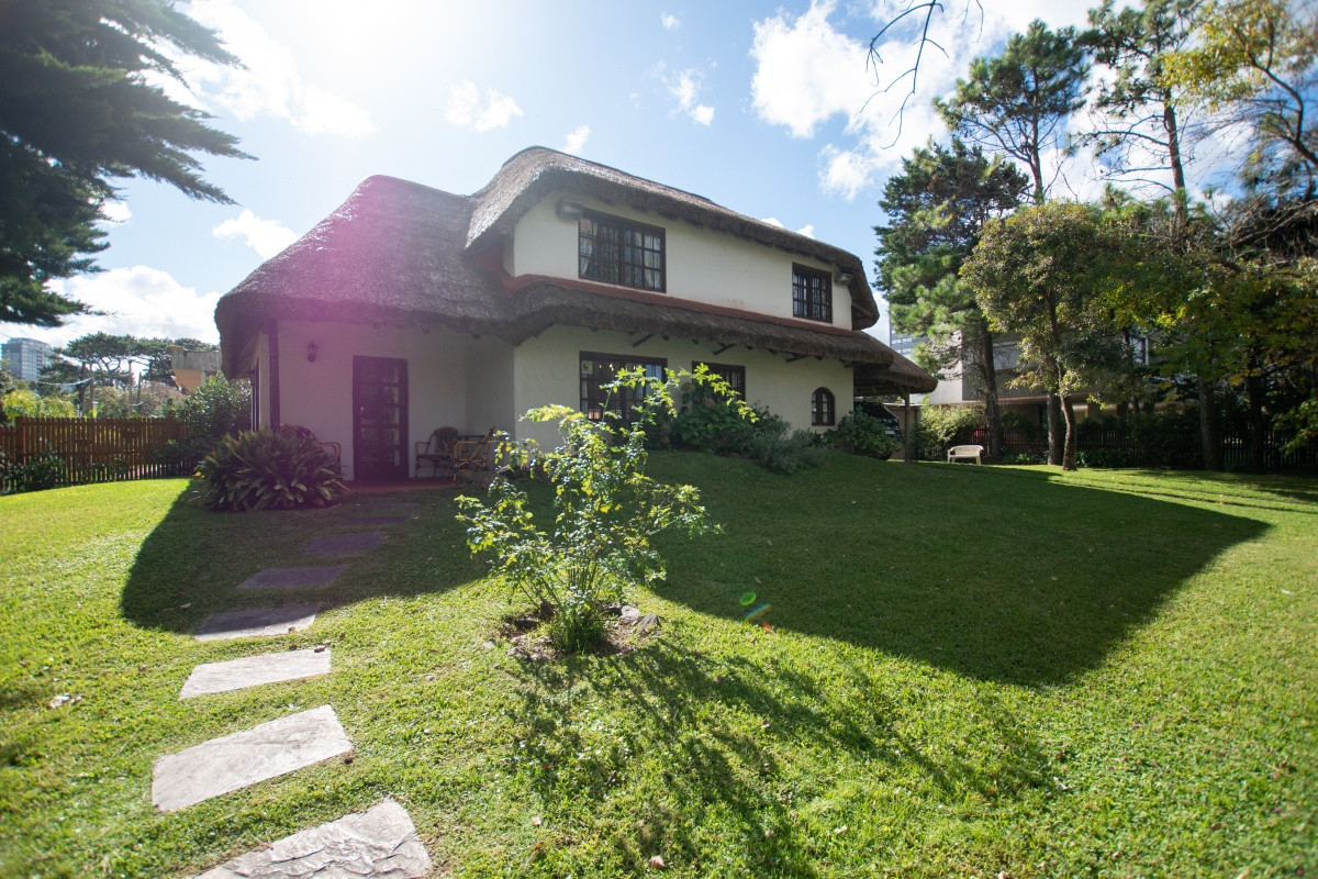 Casa ID.65359 - Venta Casa de 4 dormitorios en Aidy Grill, 200 mts del Mar playa brava Punta del Este