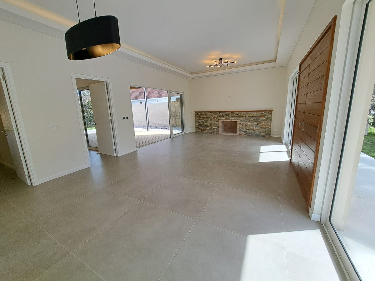 Casa ID.66431 - Casa Moderna en venta barrio Golf  Punta del Este
