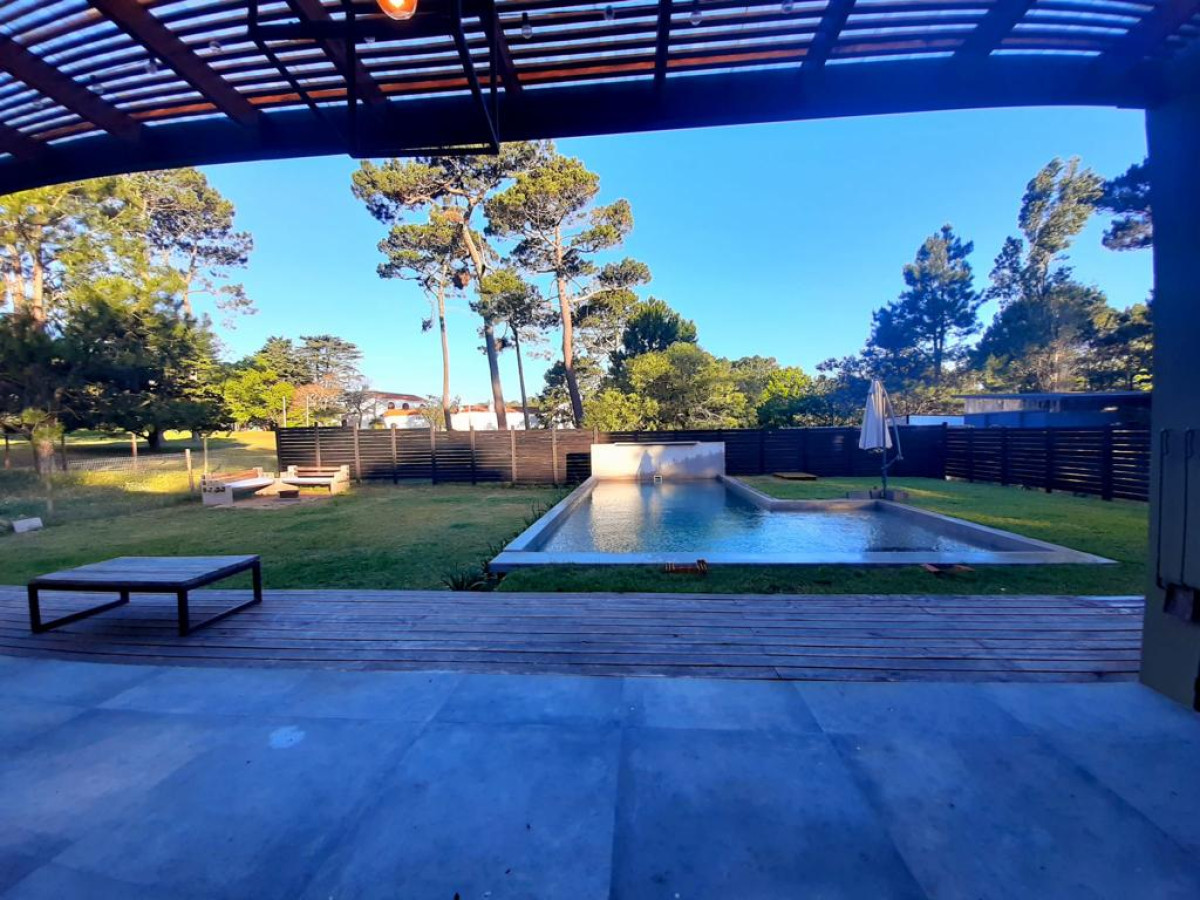 Casa ID.65960 - Venta casa 3 dormitorios en Beverly Hills con piscina climatizada. 