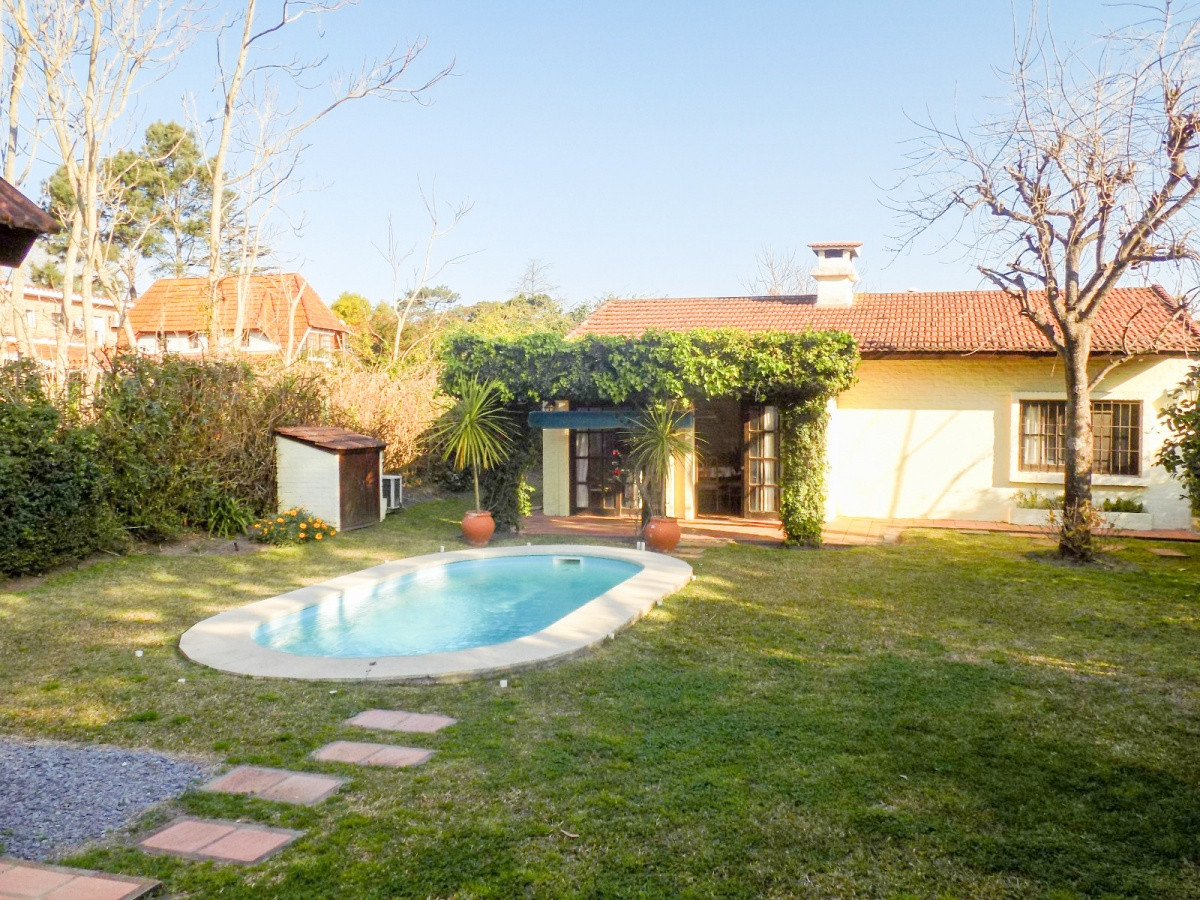 Casa ID.60468 - Casa de 3 dormitorios con piscina en venta Playa Mansa Punta del Este