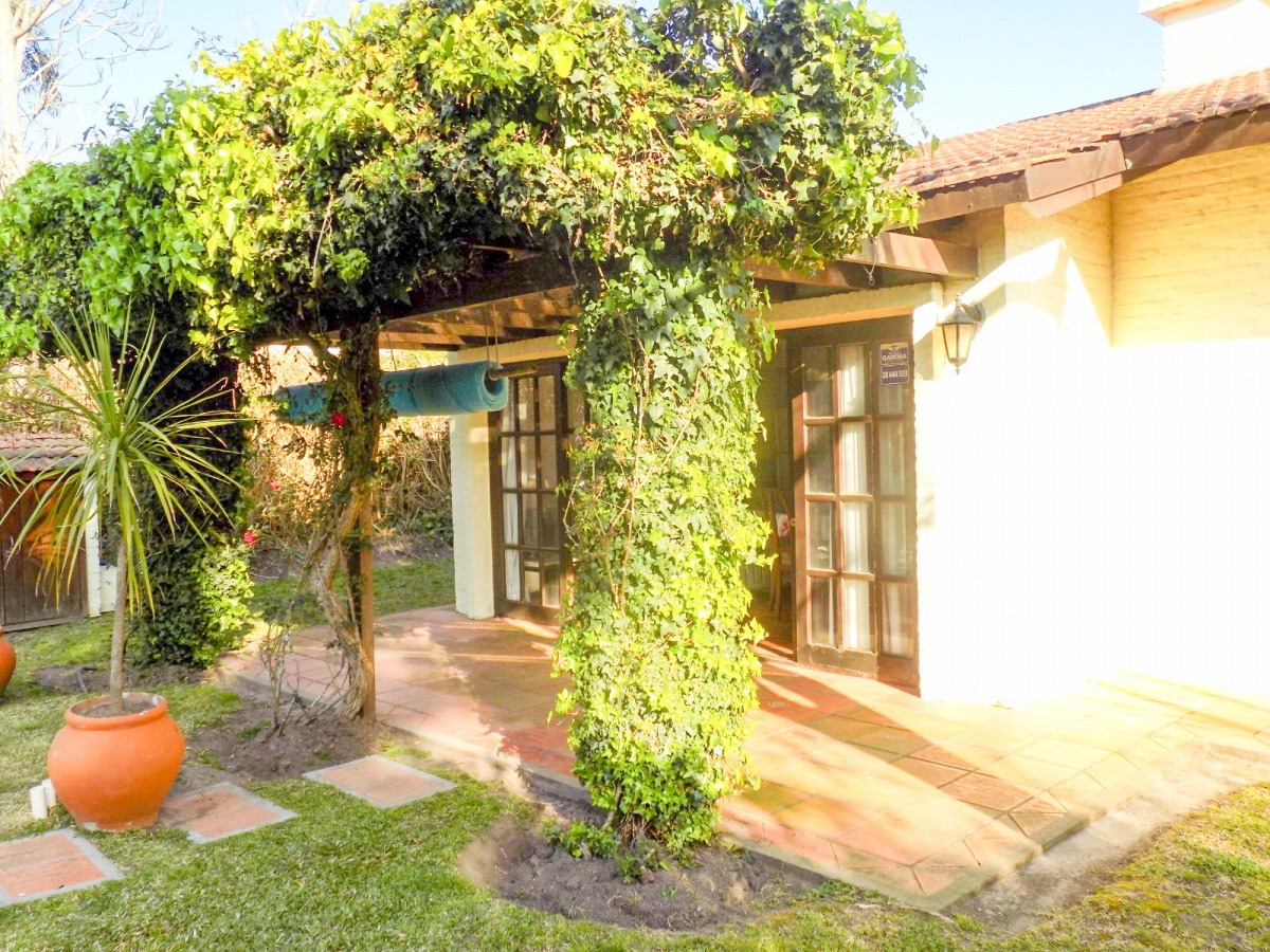 Casa ID.60468 - Casa de 3 dormitorios con piscina en venta Playa Mansa Punta del Este