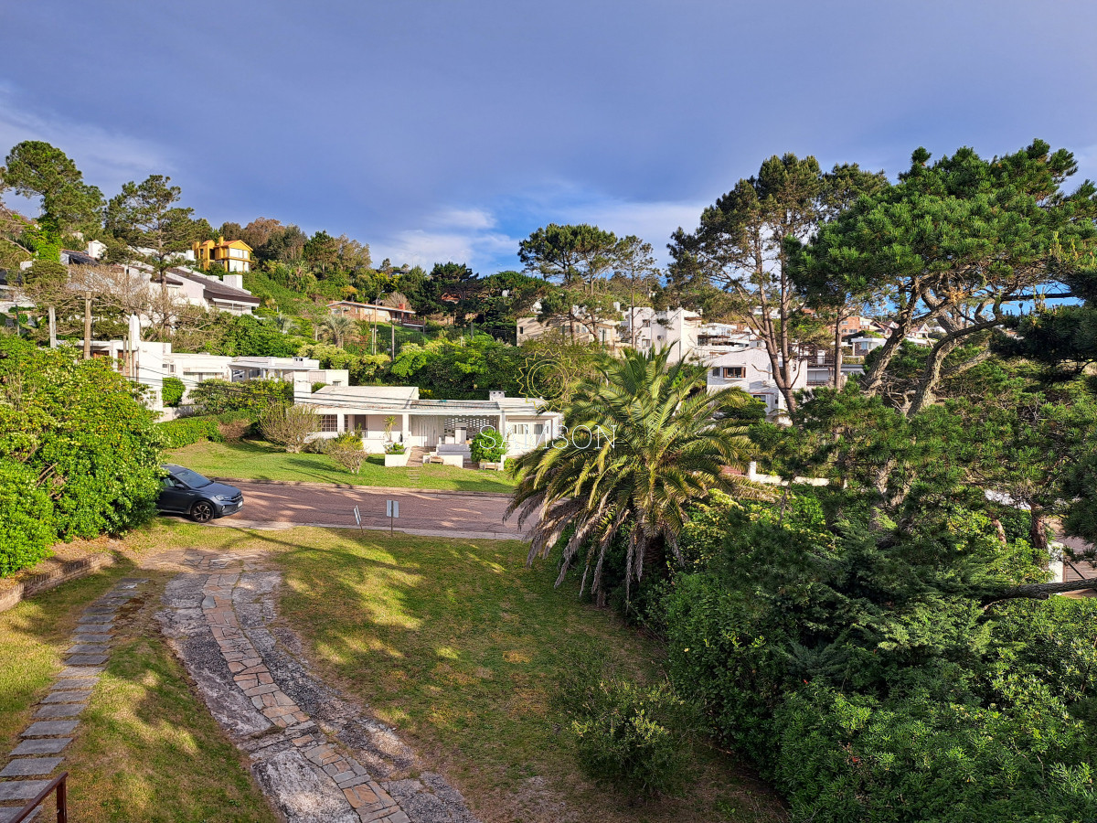 Casa ID.66989 - Casa Moderna en venta a pasos del mar en Playa Solanas Punta ballena uruguay