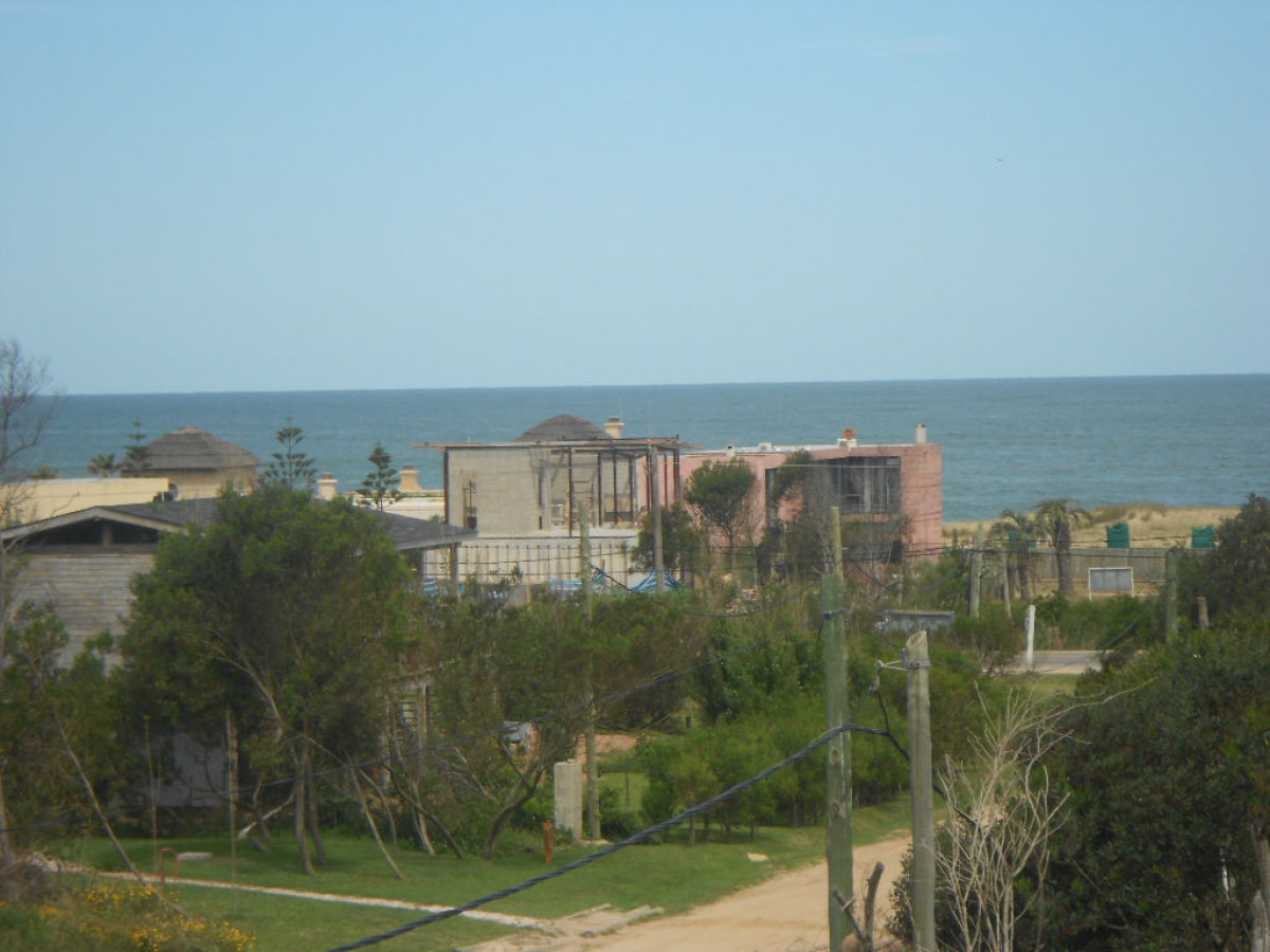 Casa ID.61161 - MODERNA CASA EN VENTA DE 3 DORMITORIOS A METROS DEL MAR