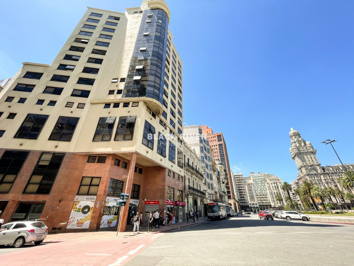 Local Comercial ID.65094 - Oficina en alquiler  Plaza Independencia 