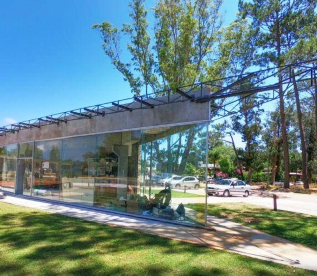 Local Comercial ID.64138 - Local en venta o alquiler anual.