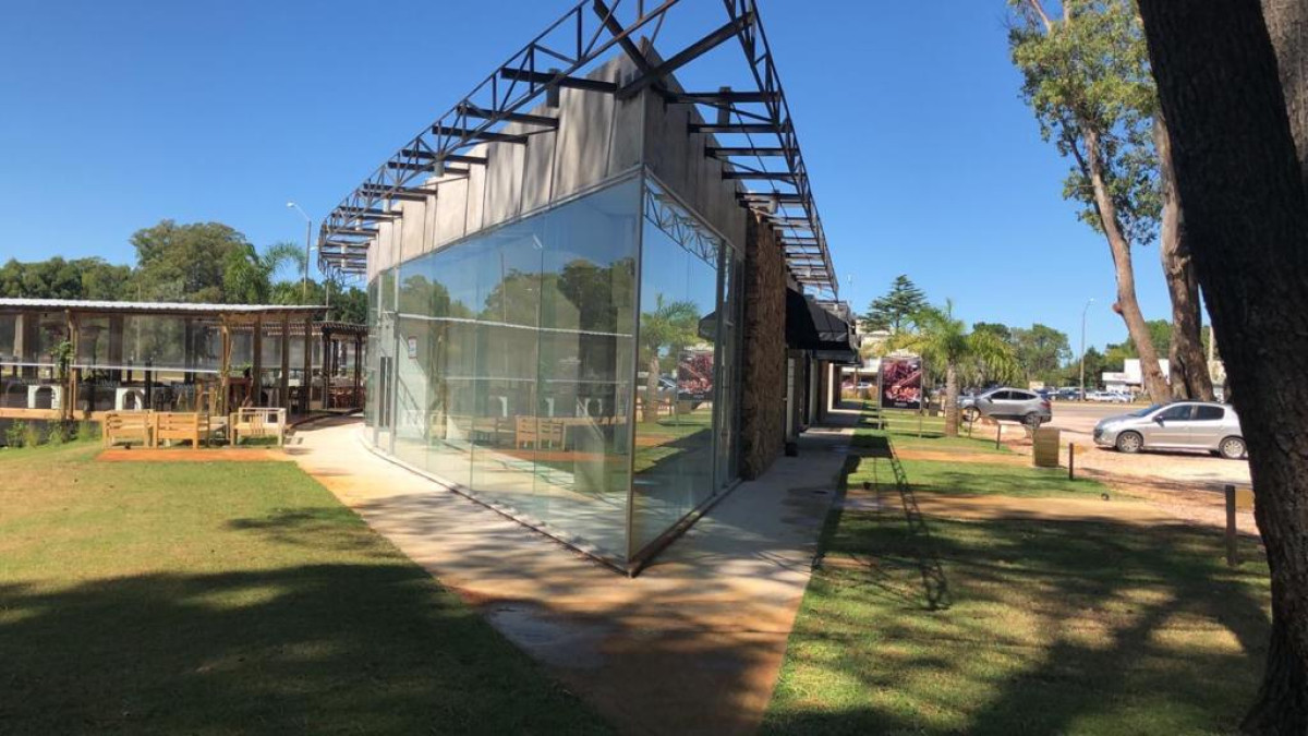 Local Comercial ID.64138 - Local en venta o alquiler anual.