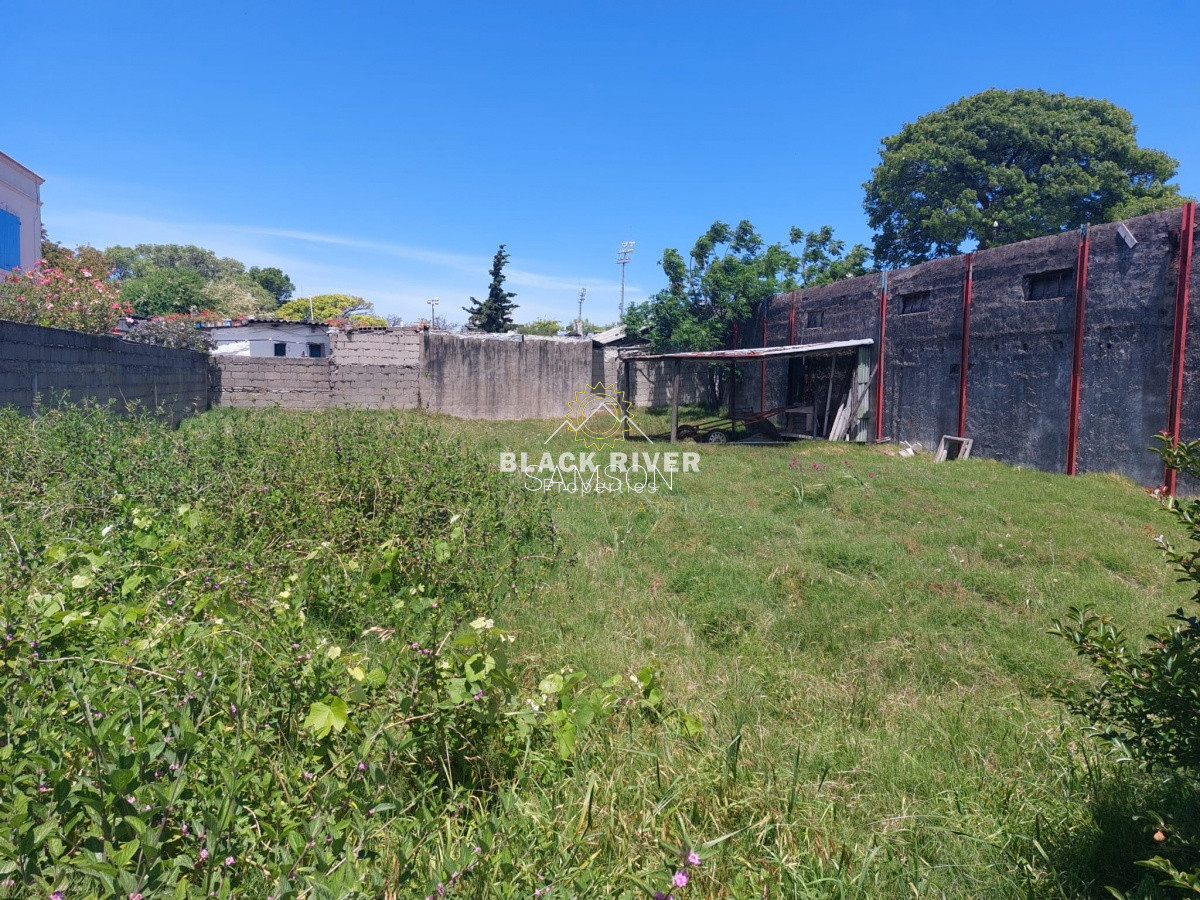 Terreno ID.64891 - VENTA TERRENO CON 4 CASAS Y POSIBILIDAD DE EDIFICAR - OPORTUNIDAD