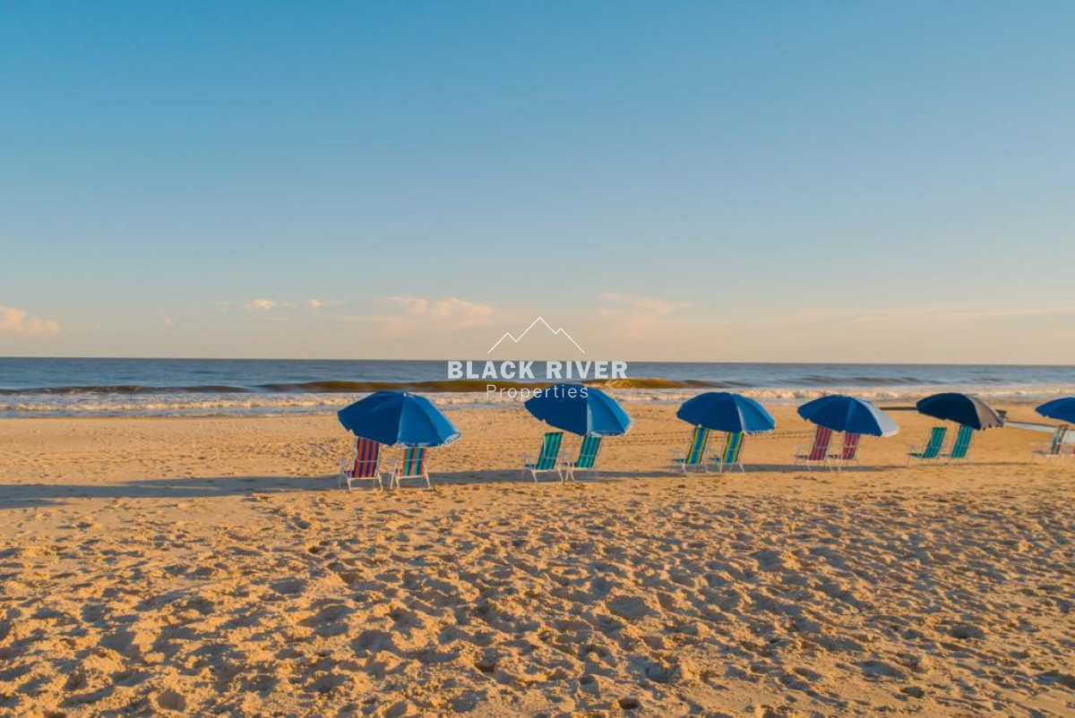 Hotel ID.65460 - Venta Oportunidad 7 casas con piscina proximo al mar en la costa de canelones 