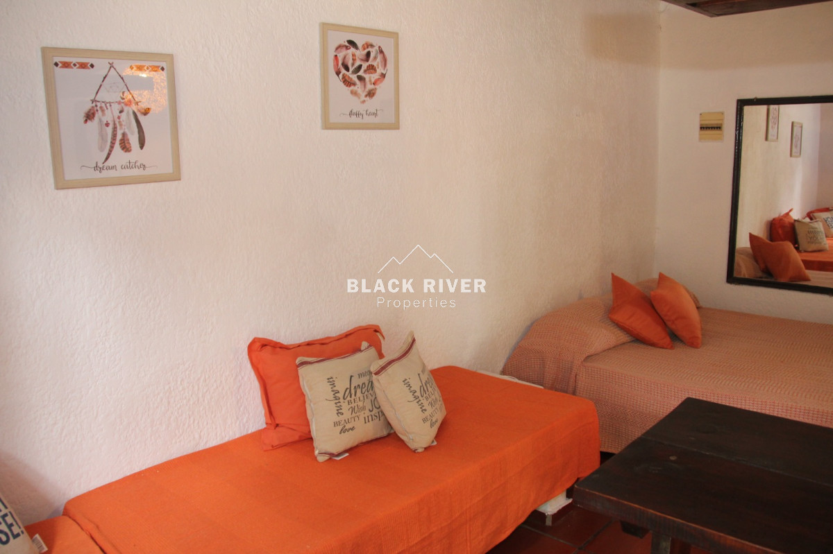 Hotel ID.65460 - Venta Oportunidad 7 casas con piscina proximo al mar en la costa de canelones 