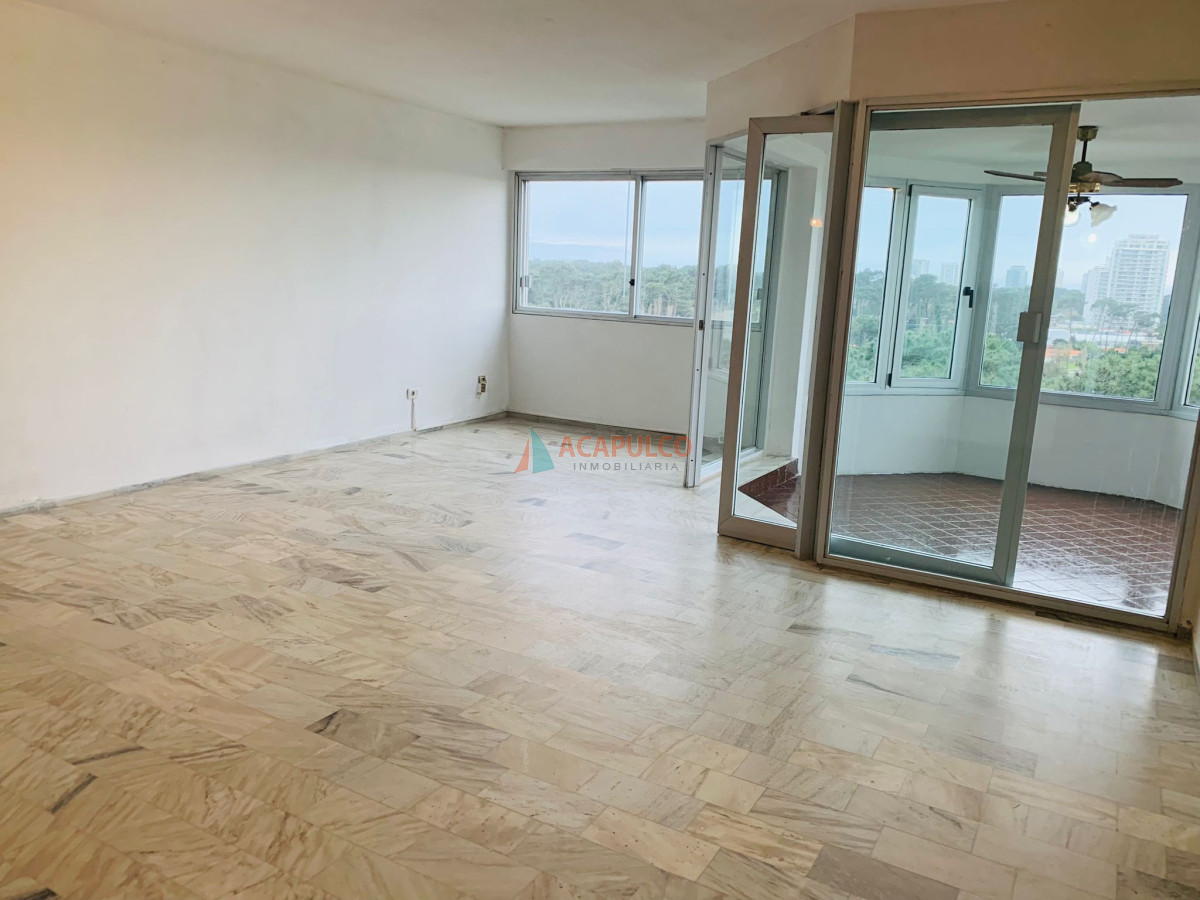 Venta de apartamento 3 dormitorios, 2 baños, toilette, garaje y todos los amenities - ACP4607A