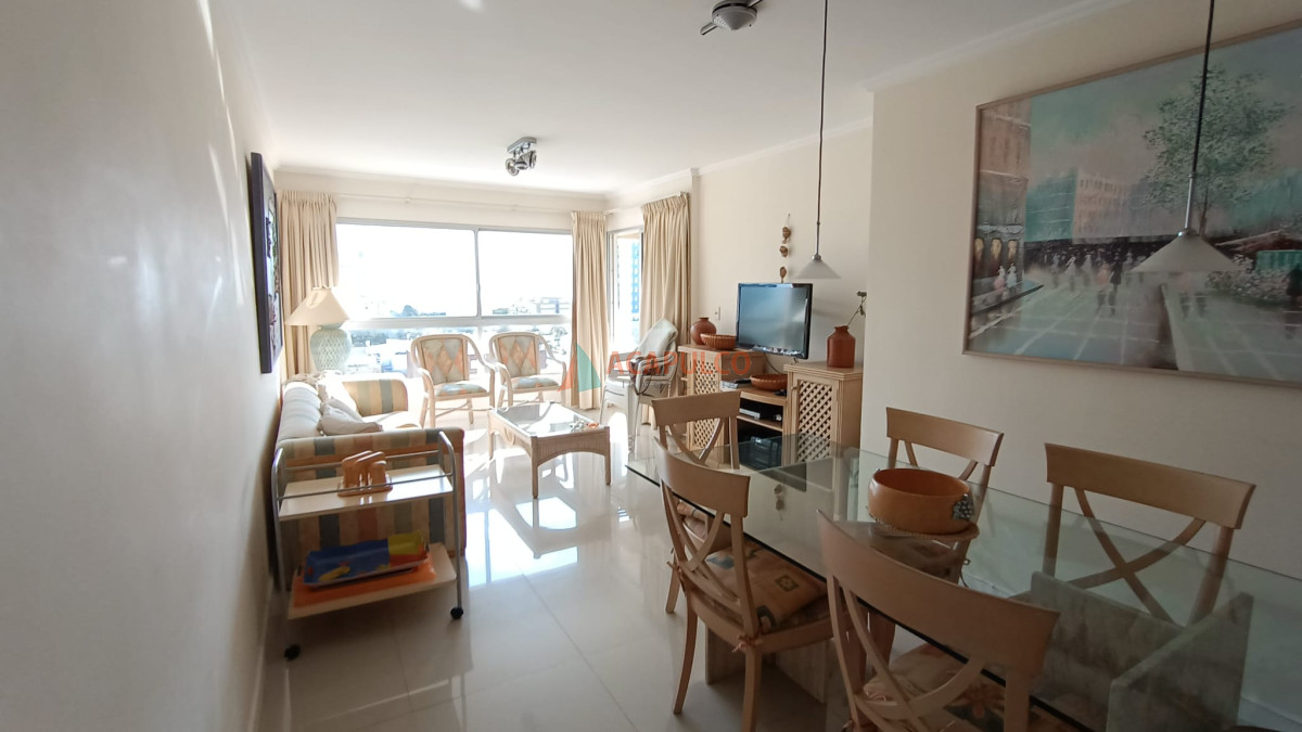 Venta de apartamento en piso alto, 3 dormitorios y 2 baños - ACP1901A