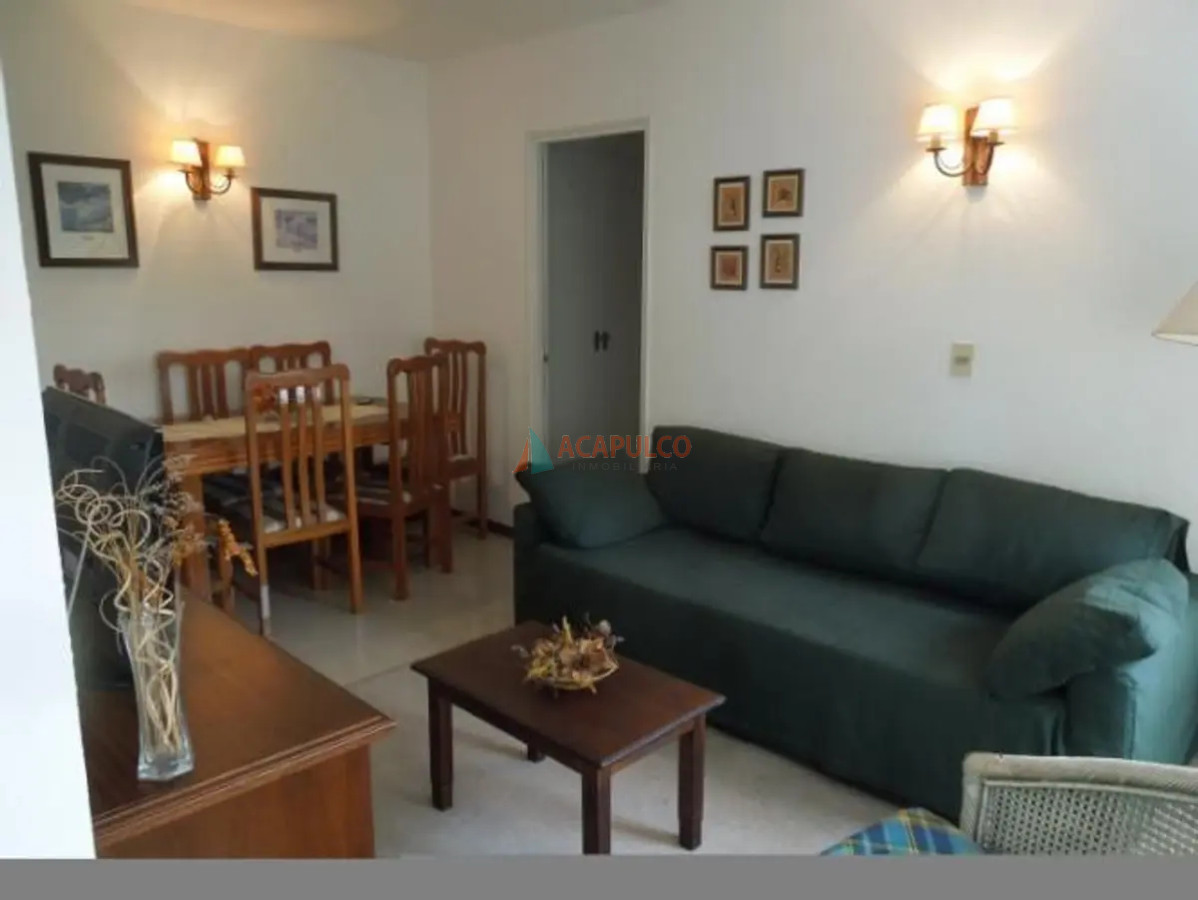 Península - Punta del Este - Apartamento en alquiler de 2 dormitorios y 1 baño completos - Con cochera - ACP6189A