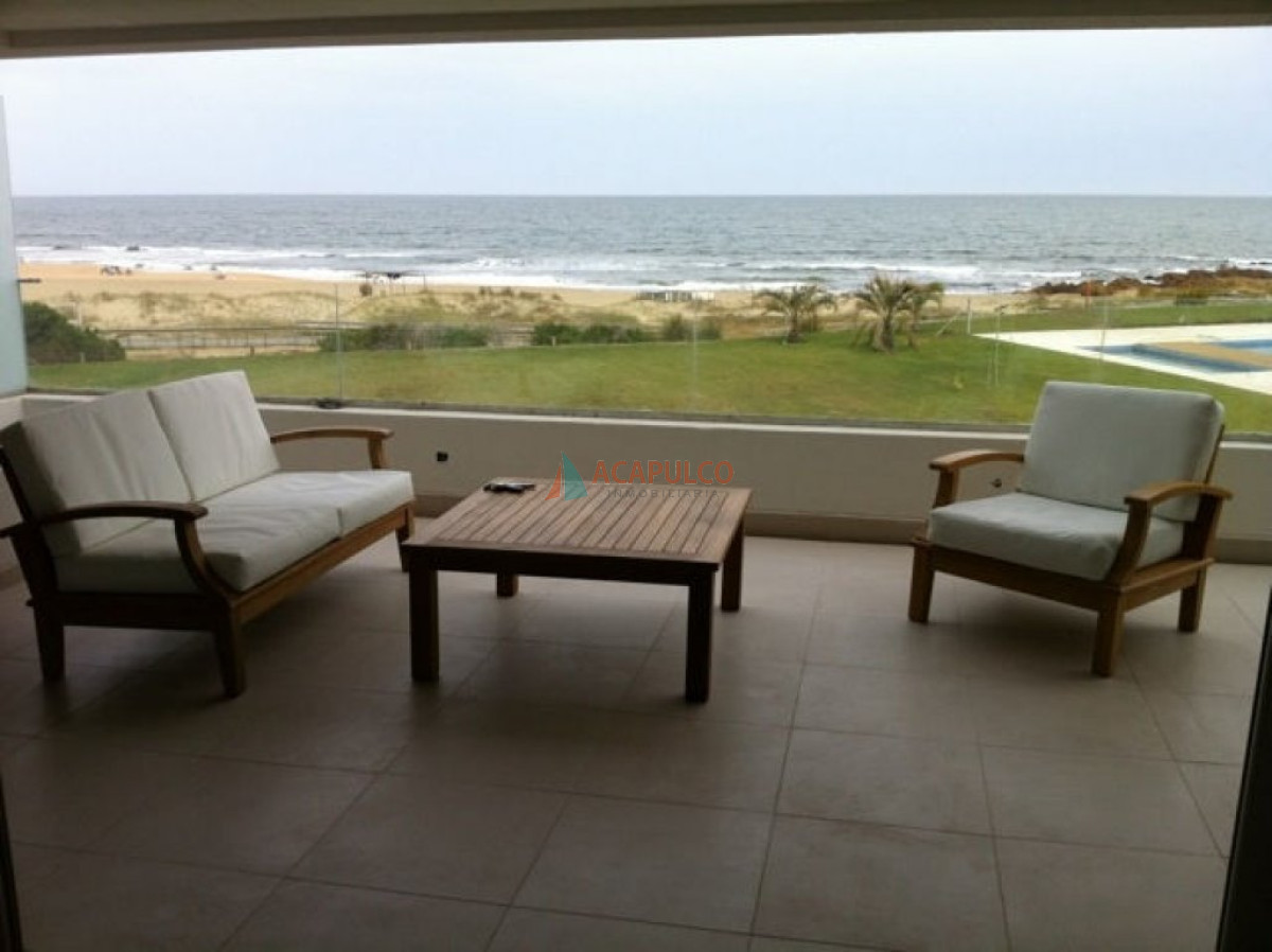 SOBRE PLAYA MONTOYA 3 DORMITORIOS EN SUITE Y DEPENDENCIA. SERVICIOS. - ACP1375A
