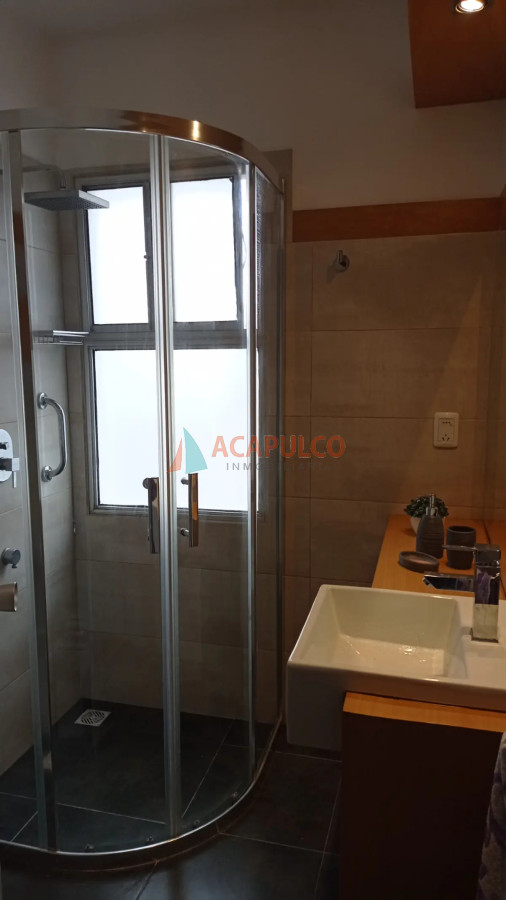 Apartamento Ref.6189/Península---Punta-del-Este---Apartamento-en-alquiler-de-2-dormitorios-y-1-baño-completos---Con-cochera - Península - Punta del Este - Apartamento en alquiler de 2 dormitorios y 1 baño completos - Con cochera