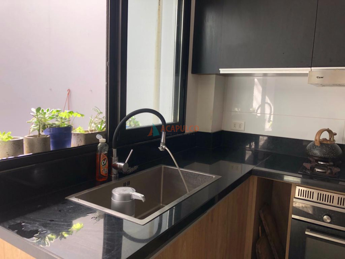 Apartamento ID.5611 - Alquiler apartamento 3 dormitorios, 2 baños Estufa a leña en Pocitos
