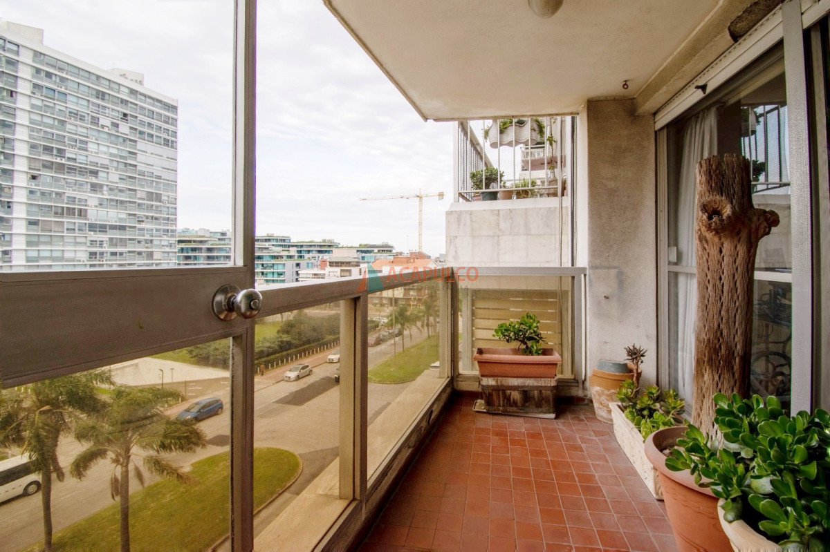 Apartamento Ref.6099/Venta-Apartamento-3-Dormitorios--garaje-en-Pocitos - Venta Apartamento 3 Dormitorios  garaje en Pocitos
