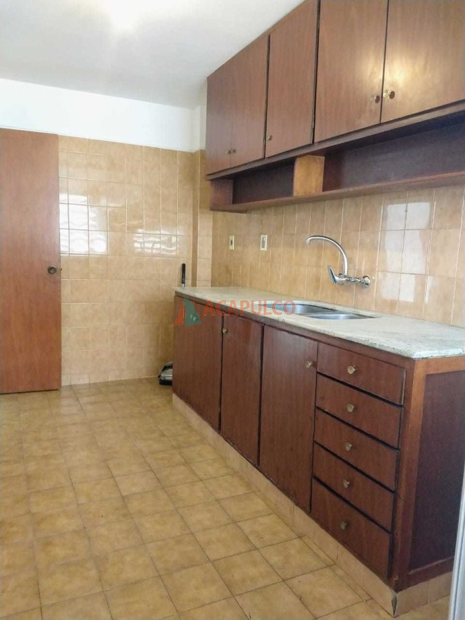 Apartamento ID.5418 - Venta apartamento 3 dormitorios, a 1 cuadra de la Rambla