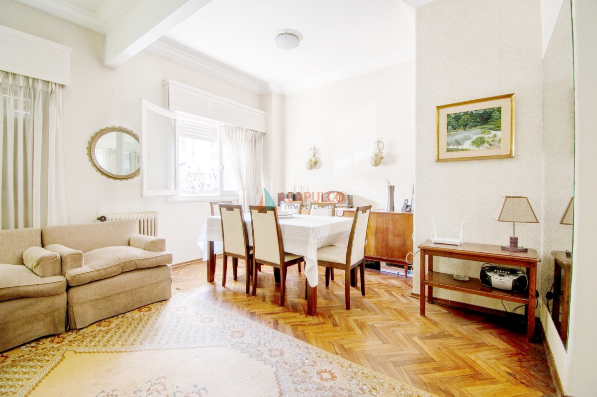 Apartamento Ref.6067/Venta-apartamento-3-dormitorios,-patio-y-garaje-en-Pocitos - Venta apartamento 3 dormitorios, patio y garaje en Pocitos