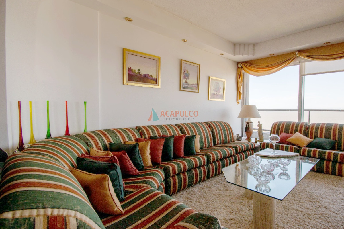 Apartamento ID.6317 - Venta apartamento 4 dormitorios, 4 baños, parrillero, 2 garajes,  vista al MAR