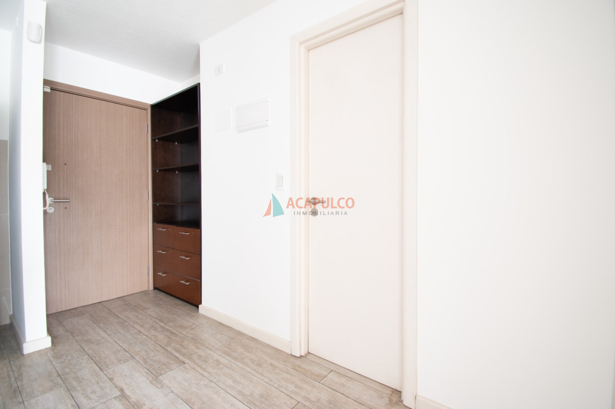 Apartamento ID.6472 - Alquiler apartamento 1 doritorio en Pocitos a metros de la Rambla 