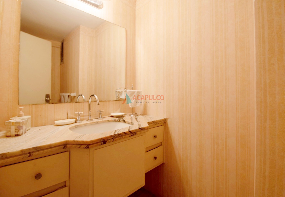 Apartamento Ref.6099/Venta-Apartamento-3-Dormitorios--garaje-en-Pocitos - Venta Apartamento 3 Dormitorios  garaje en Pocitos
