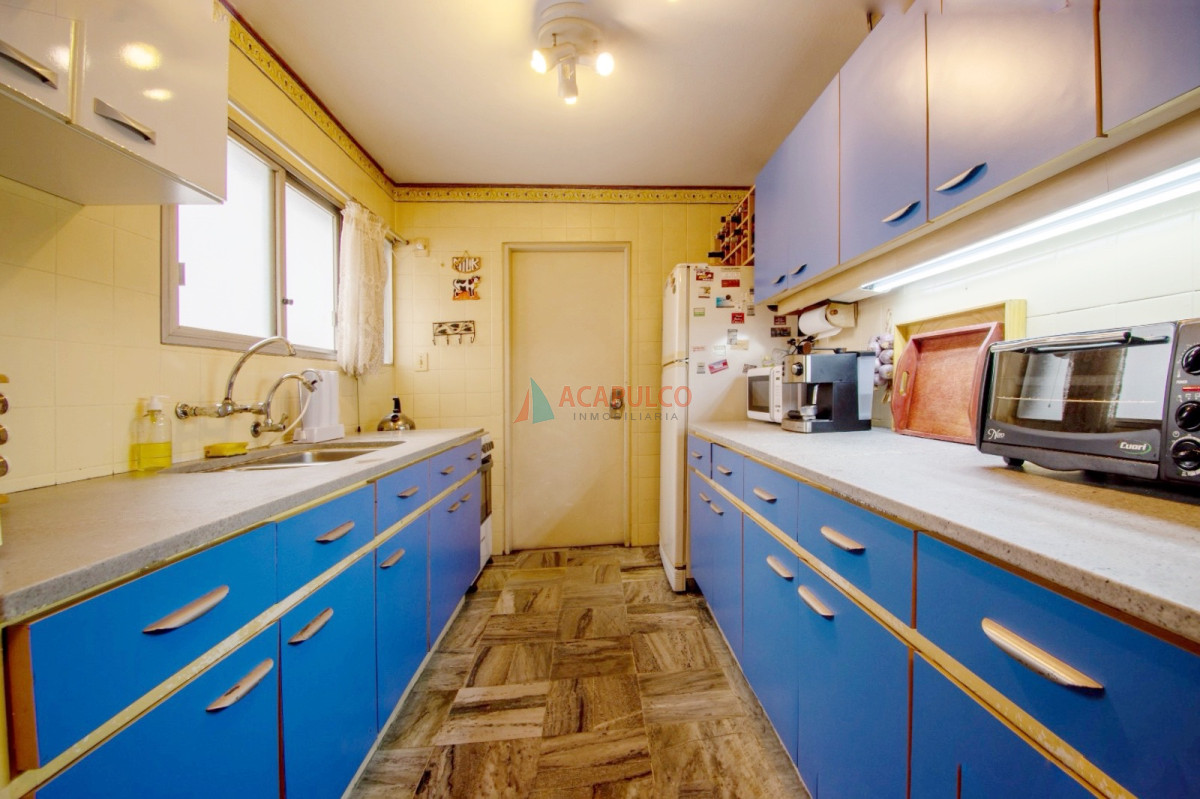 Apartamento Ref.6099/Venta-Apartamento-3-Dormitorios--garaje-en-Pocitos - Venta Apartamento 3 Dormitorios  garaje en Pocitos